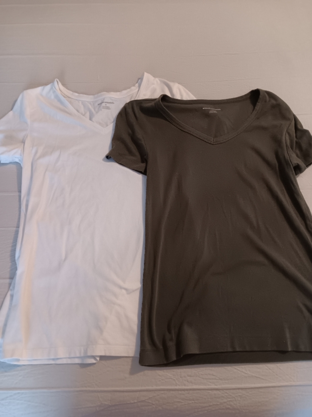 Amazon Essentials Womens Vneck Tee - Olive & White Set Medium